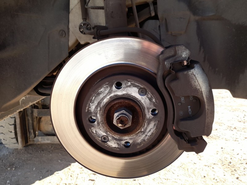 Recambio de mangueta delantera derecha para citroën c3 iii (sx) 1.5 bluehdi 100 (sxyhyp, sxyhtu) referencia OEM IAM 1607557580  