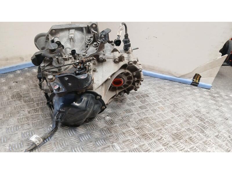 Recambio de caja cambios para kia venga concept referencia OEM IAM TBJ5F 520060 5 VELOCIDADES