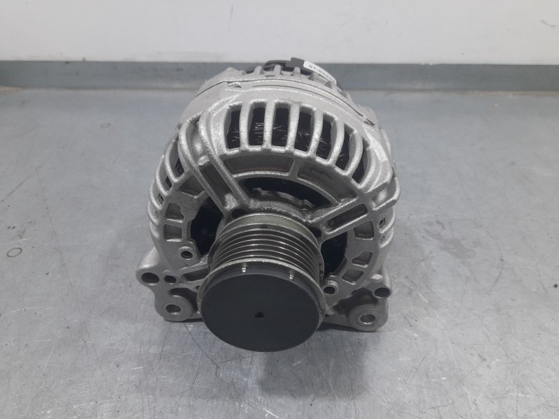 Recambio de alternador para volkswagen golf vi (5k1) 1.6 tdi referencia OEM IAM 0124525039  