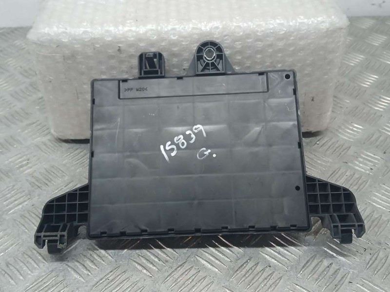 Recambio de caja reles / fusibles para opel zafira tourer excellence referencia OEM IAM 13368653 365927271 