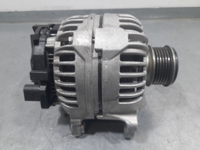 Recambio de alternador para volkswagen golf vi (5k1) 1.6 tdi referencia OEM IAM 0124525039  