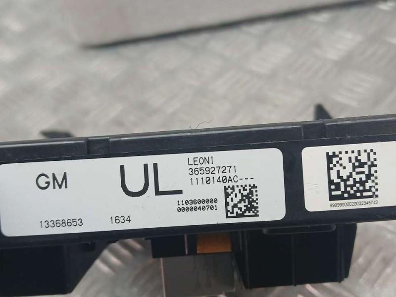 Recambio de caja reles / fusibles para opel zafira tourer excellence referencia OEM IAM 13368653 365927271 