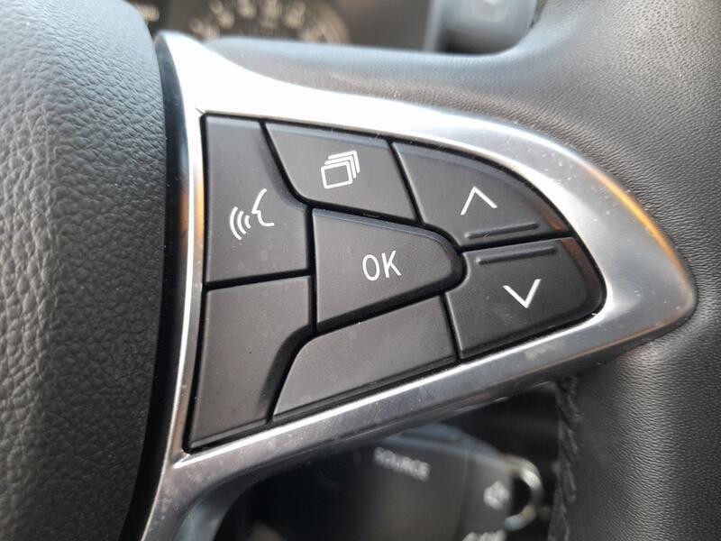 Recambio de volante para dacia sandero iii 1.0 tce 90 referencia OEM IAM 484004420R  