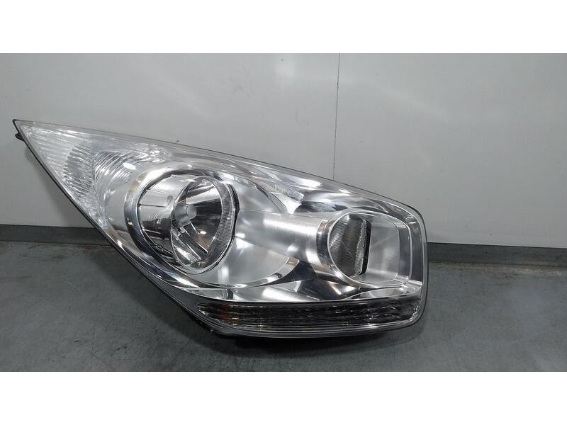 Recambio de faro derecho para kia venga concept referencia OEM IAM 921021P000  