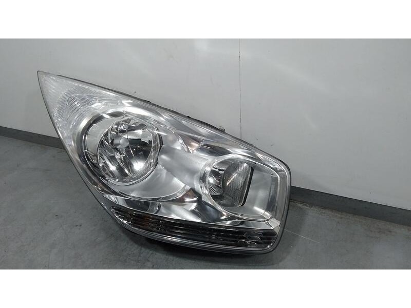 Recambio de faro derecho para kia venga concept referencia OEM IAM 921021P000  