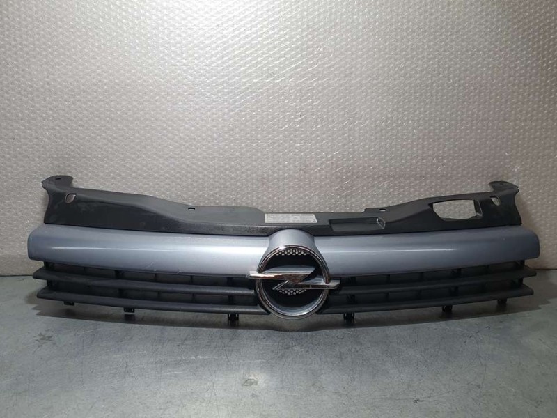 Recambio de rejilla delantera para opel astra h berlina elegance referencia OEM IAM 13108463  