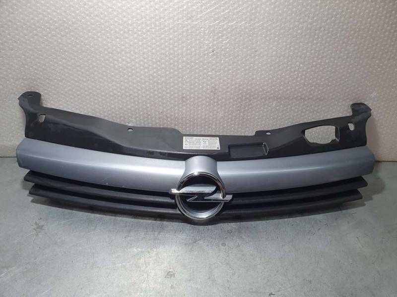 Recambio de rejilla delantera para opel astra h berlina elegance referencia OEM IAM 13108463  
