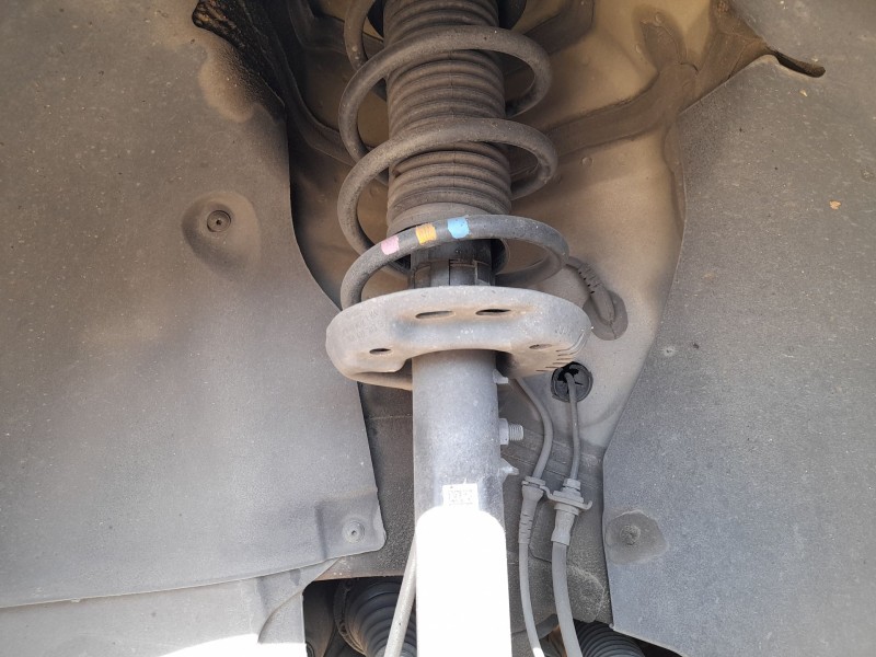 Recambio de amortiguador delantero izquierdo para volkswagen golf vi (5k1) 1.6 tdi referencia OEM IAM 1K0413031BF  