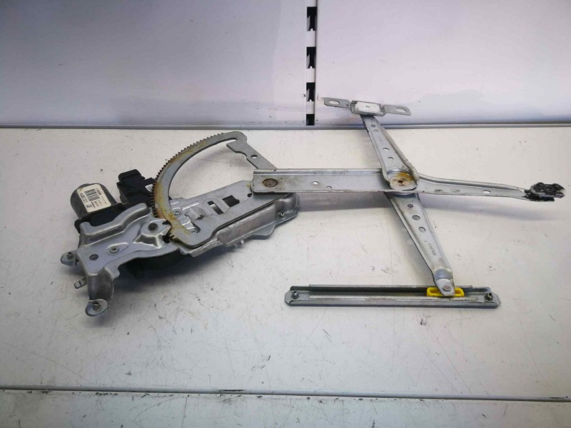 Recambio de elevalunas delantero derecho para opel corsa c 1.4 16v referencia OEM IAM 131730741  6 PINS