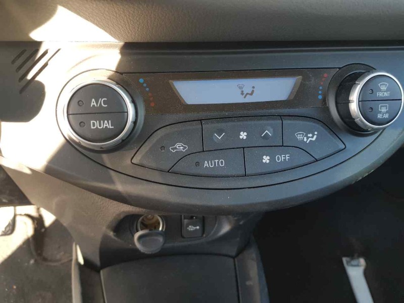 Recambio de mando climatizador para toyota yaris active referencia OEM IAM 559000D810C3  