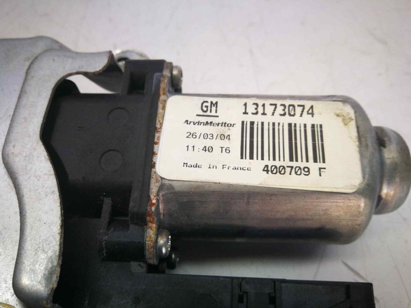 Recambio de elevalunas delantero derecho para opel corsa c 1.4 16v referencia OEM IAM 131730741  6 PINS