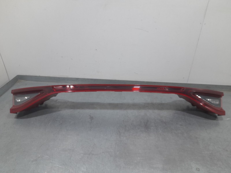 Recambio de piloto trasero central para kia stinger (ck) gt-line 2wd referencia OEM IAM 92403J5010  