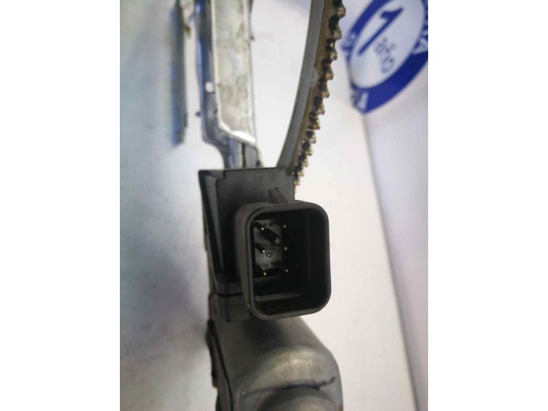 Recambio de elevalunas delantero derecho para opel corsa c 1.4 16v referencia OEM IAM 131730741  6 PINS