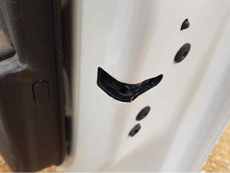 Recambio de cerradura puerta delantera derecha para opel corsa f gs referencia OEM IAM 9844410080  