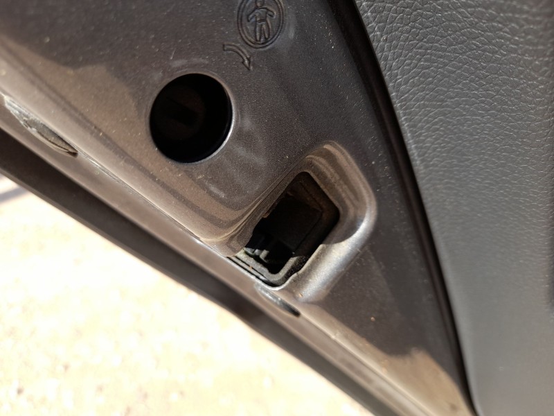 Recambio de cerradura puerta trasera izquierda para volkswagen golf vi (5k1) 1.6 tdi referencia OEM IAM 5K4839015AE  