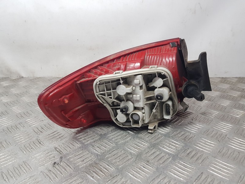Recambio de piloto trasero derecho exterior para audi a3 (8p1) 1.9 tdi referencia OEM IAM 8P4945096G  
