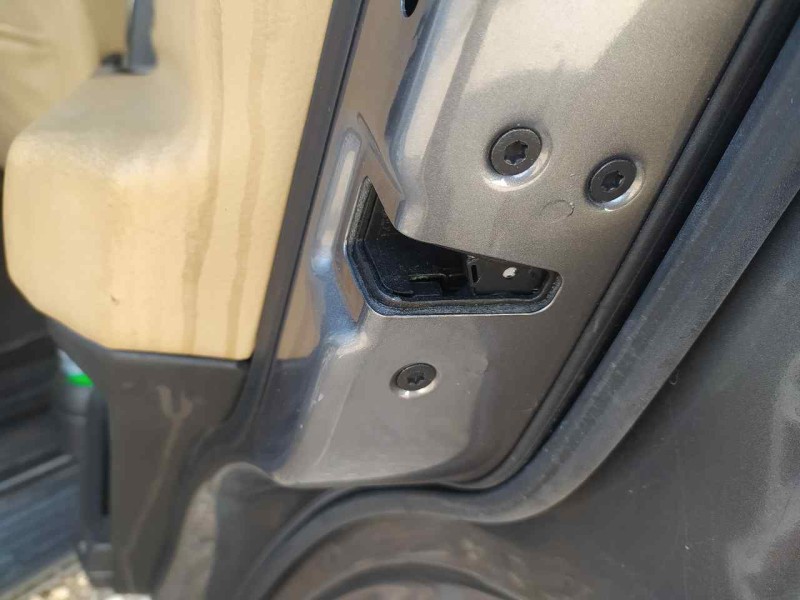 Recambio de cerradura puerta trasera derecha para land rover discovery tdv6 hse referencia OEM IAM FQM500320  