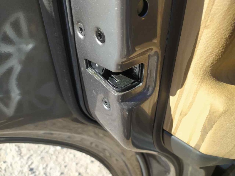 Recambio de cerradura puerta trasera izquierda para land rover discovery tdv6 hse referencia OEM IAM FQM500330  