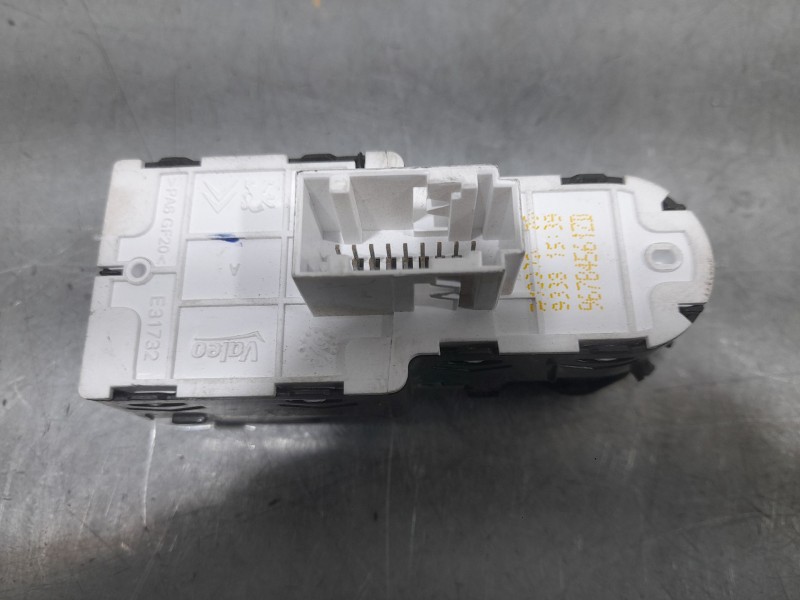 Recambio de mando elevalunas delantero izquierdo para opel vivaro c furgoneta (k0) 1.5 referencia OEM IAM 96784561ZD E31732 VALE