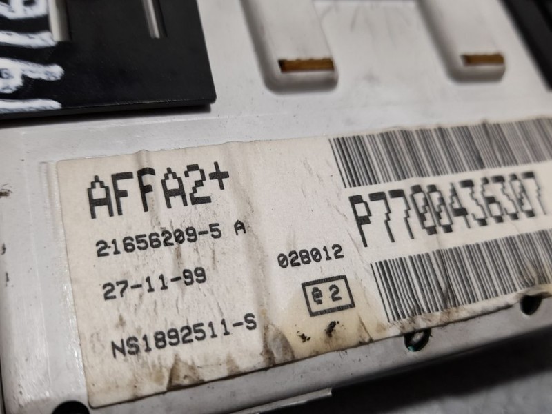 Recambio de pantalla multifuncion para renault megane i fase 2 classic (la..) 1.9 d rt referencia OEM IAM 7700436307 216562095 