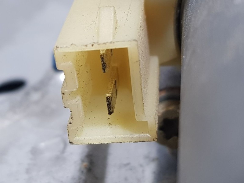 Recambio de elevalunas trasero derecho para volvo serie 850 2.5 10v familiar referencia OEM IAM  2 PINS ELECTRICO