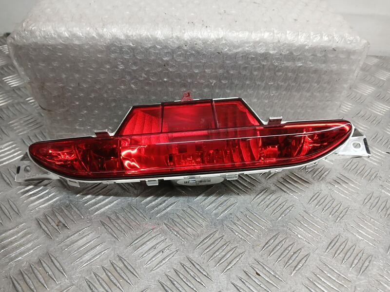 Recambio de piloto trasero central para opel corsa f gs referencia OEM IAM 9674308980  ANTINIEBLAS PARAGOLPES