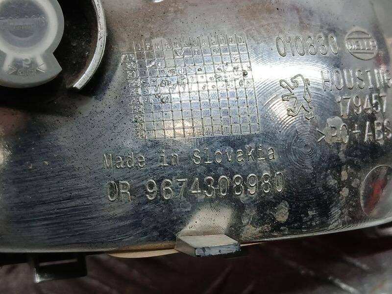 Recambio de piloto trasero central para opel corsa f gs referencia OEM IAM 9674308980  ANTINIEBLAS PARAGOLPES