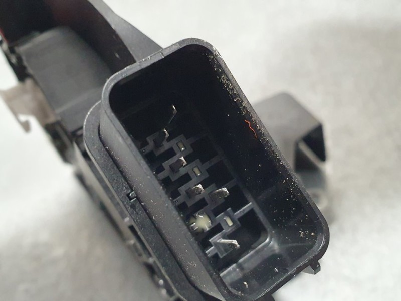 Recambio de cerradura puerta delantera izquierda para volvo xc60 kinetic drive referencia OEM IAM 30799308  6 PINES