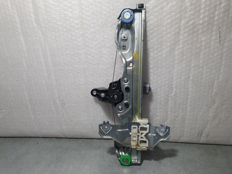 Recambio de elevalunas trasero izquierdo para nissan pulsar (c13) acenta referencia OEM IAM 827013ZL0A C26007101 BROSE ELECTRICO