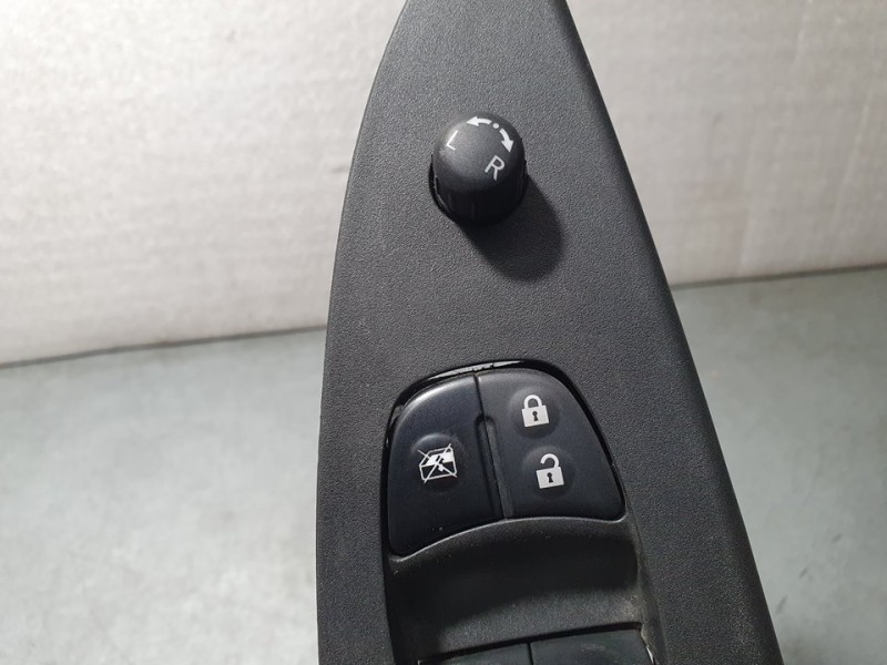 Recambio de mando elevalunas delantero izquierdo para nissan pulsar (c13) acenta referencia OEM IAM 809613ZL0A  