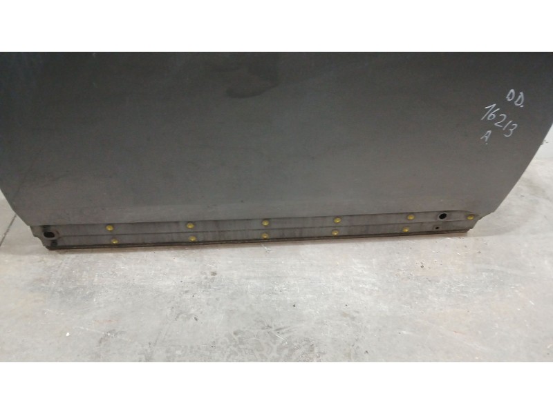 Recambio de puerta delantera derecha para land rover discovery tdv6 hse referencia OEM IAM LR016462 TOCADA 