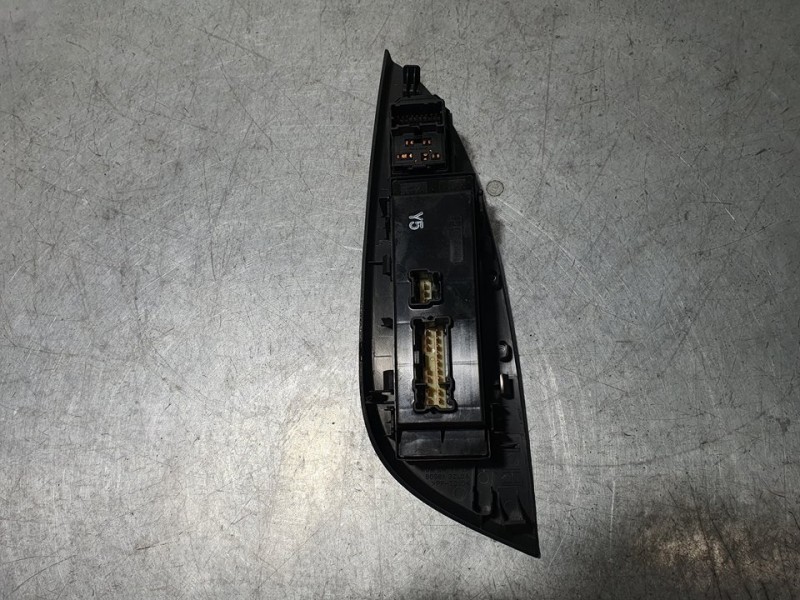 Recambio de mando elevalunas delantero izquierdo para nissan pulsar (c13) acenta referencia OEM IAM 809613ZL0A  