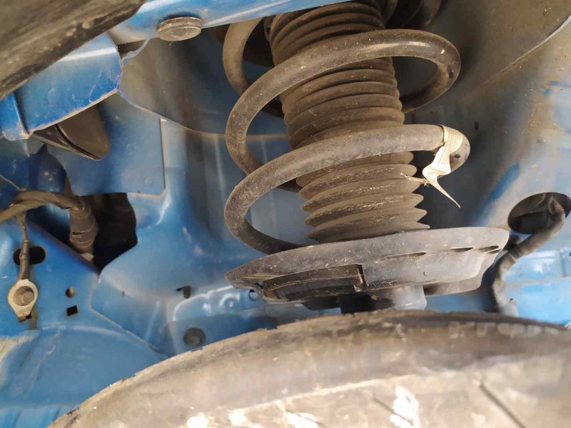 Recambio de amortiguador delantero derecho para ford focus st-line referencia OEM IAM JX6118045ELG  