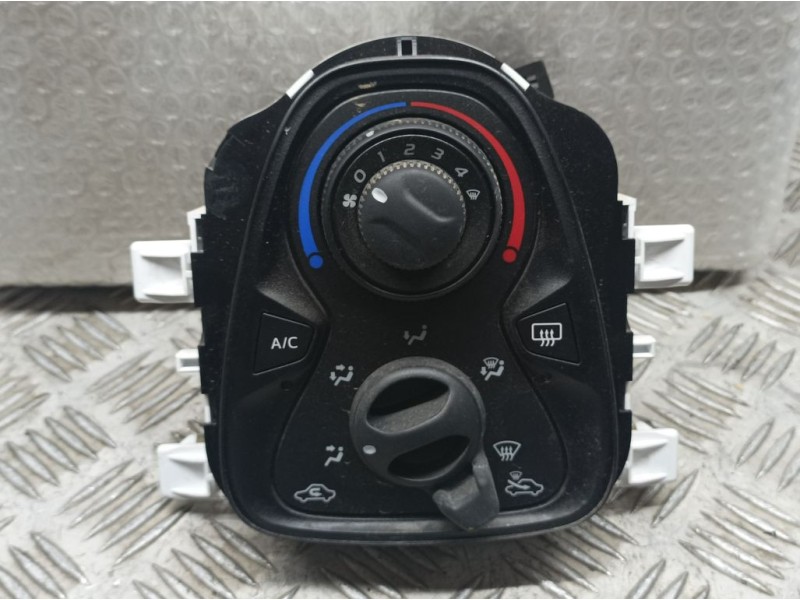 Recambio de mando calefaccion / aire acondicionado para peugeot 108 top allure referencia OEM IAM 1611306080  SIN REFERENCIA