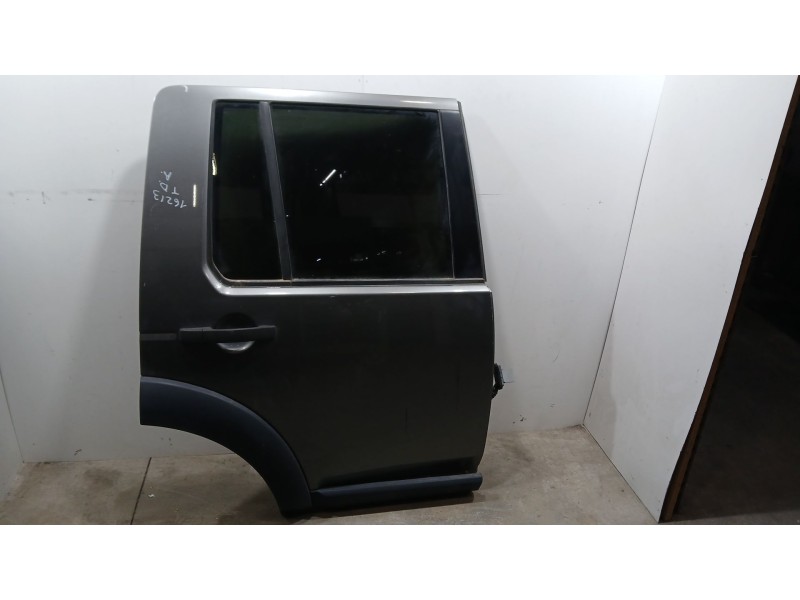 Recambio de puerta trasera derecha para land rover discovery tdv6 hse referencia OEM IAM BFA780180 TOCADA 