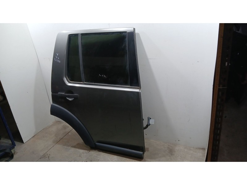 Recambio de puerta trasera derecha para land rover discovery tdv6 hse referencia OEM IAM BFA780180 TOCADA 