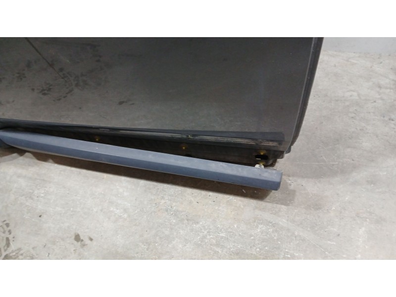 Recambio de puerta trasera derecha para land rover discovery tdv6 hse referencia OEM IAM BFA780180 TOCADA 