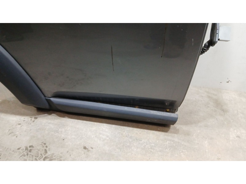 Recambio de puerta trasera derecha para land rover discovery tdv6 hse referencia OEM IAM BFA780180 TOCADA 