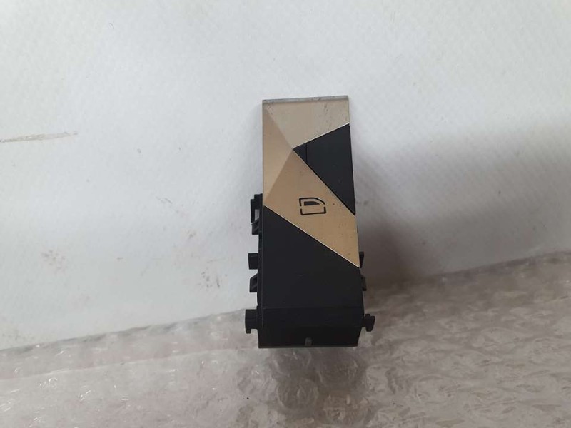 Recambio de mando elevalunas trasero izquierdo para ds 7 crossback performance line referencia OEM IAM 9817778477  