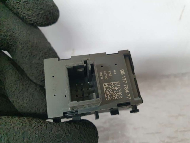 Recambio de mando elevalunas trasero izquierdo para ds 7 crossback performance line referencia OEM IAM 9817778477  