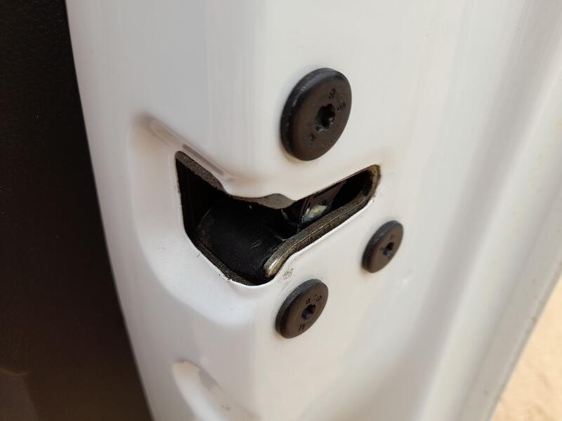 Recambio de cerradura puerta delantera derecha para dacia sandero iii 1.0 tce 90 referencia OEM IAM 805028269R  