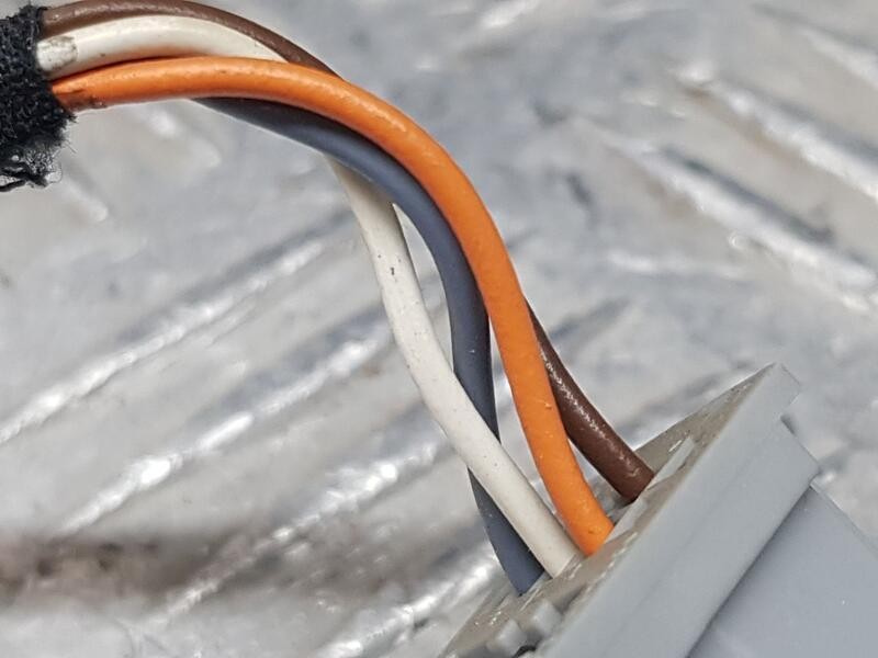 Recambio de retrovisor derecho para land rover discovery tdv6 hse referencia OEM IAM CRB503140PMA ELECTRICO 2 CLAVIJAS DE 4 Y 7 