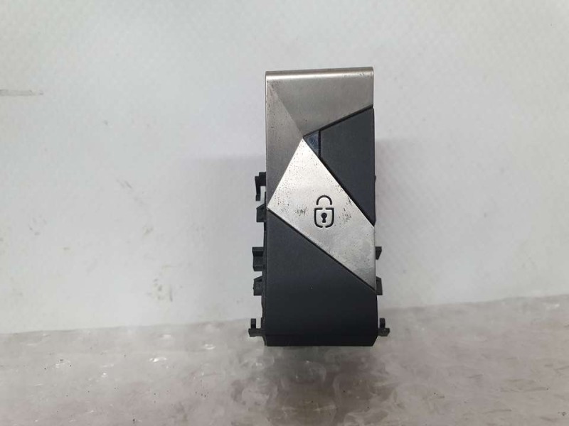 Recambio de interruptor para ds 7 crossback performance line referencia OEM IAM 9817778977  MANDO BLOQUEO