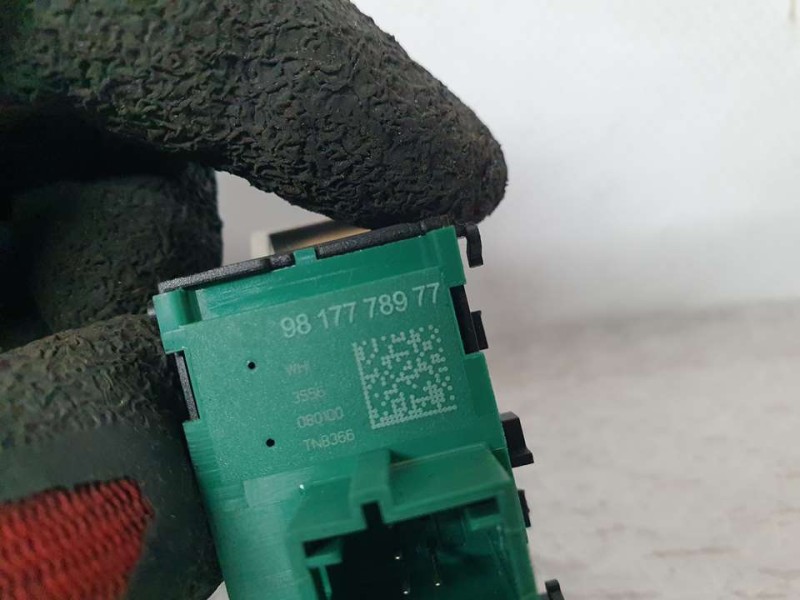 Recambio de interruptor para ds 7 crossback performance line referencia OEM IAM 9817778977  MANDO BLOQUEO