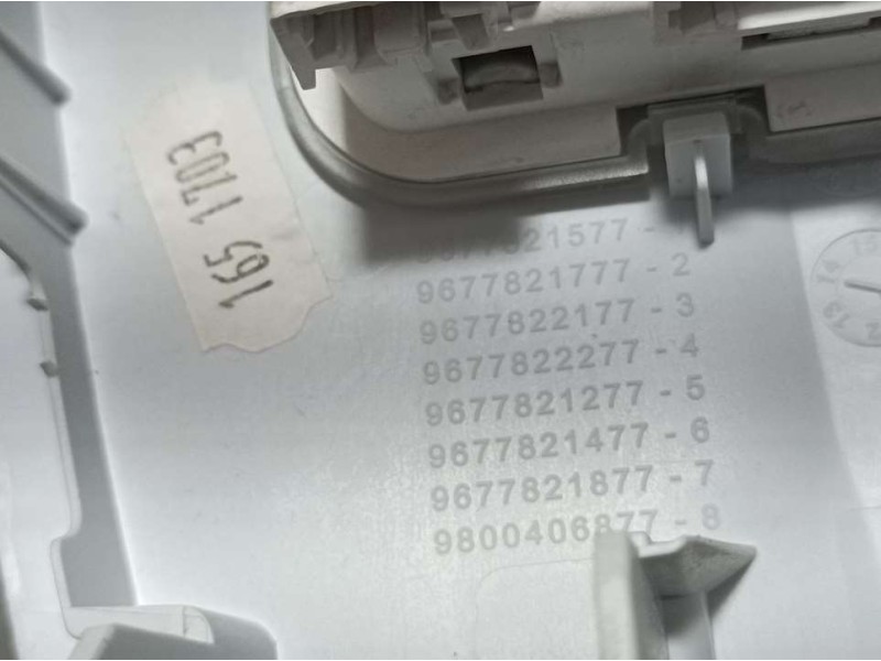 Recambio de luz interior para peugeot 308 style referencia OEM IAM 9677821577  