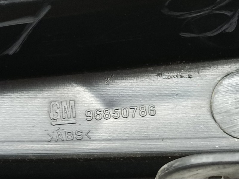 Recambio de rejilla paragolpes central para chevrolet cruze lt referencia OEM IAM 96850786  