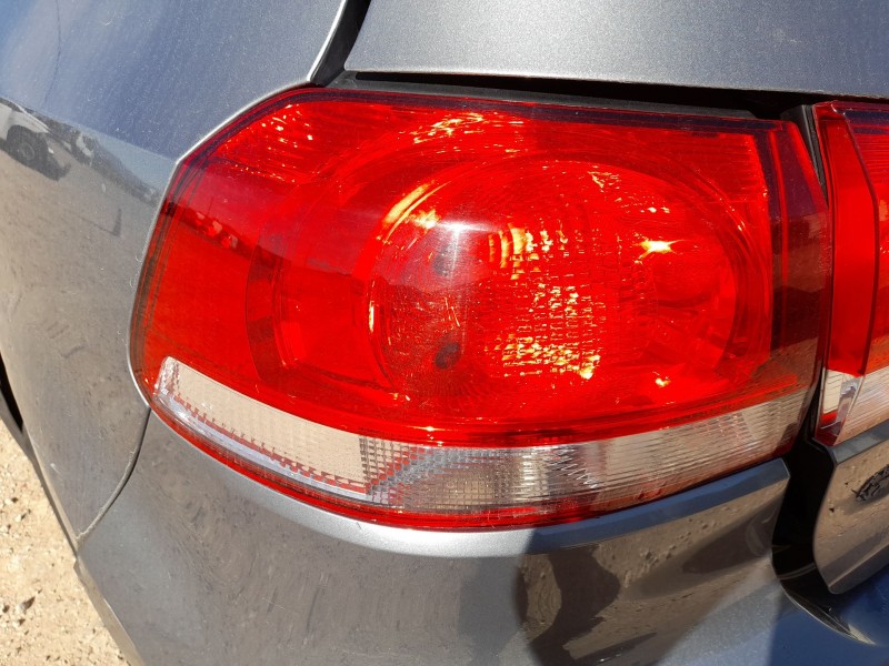 Recambio de piloto trasero izquierdo exterior para volkswagen golf vi (5k1) 1.6 tdi referencia OEM IAM 5K0945095E  