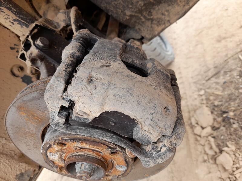 Recambio de pinza freno delantera derecha para dacia sandero iii 1.0 tce 90 referencia OEM IAM 410016702R  