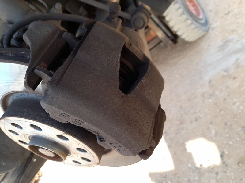 Recambio de pinza freno delantera derecha para volkswagen golf vi (5k1) 1.6 tdi referencia OEM IAM 1K0615124D  
