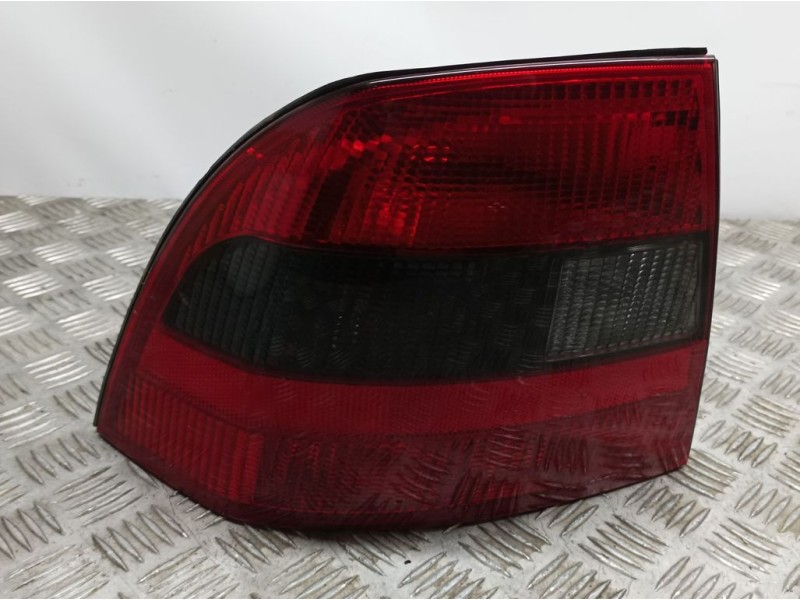 Recambio de piloto trasero izquierdo para opel vectra b berlina básico referencia OEM IAM 90512715  